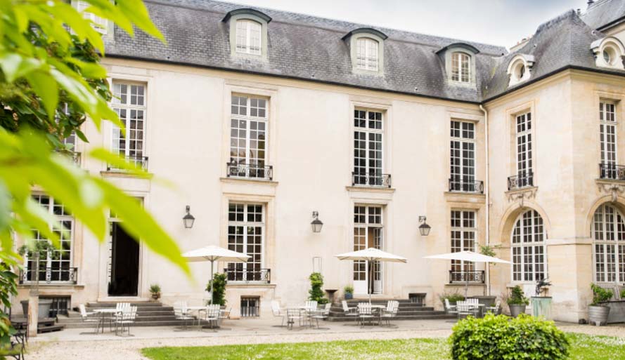 Institut suédois fotograferat från trädgården • Foto: Julien BourgeoisInstitut suédois fotograferat från trädgården • Foto: Julien Bourgeois